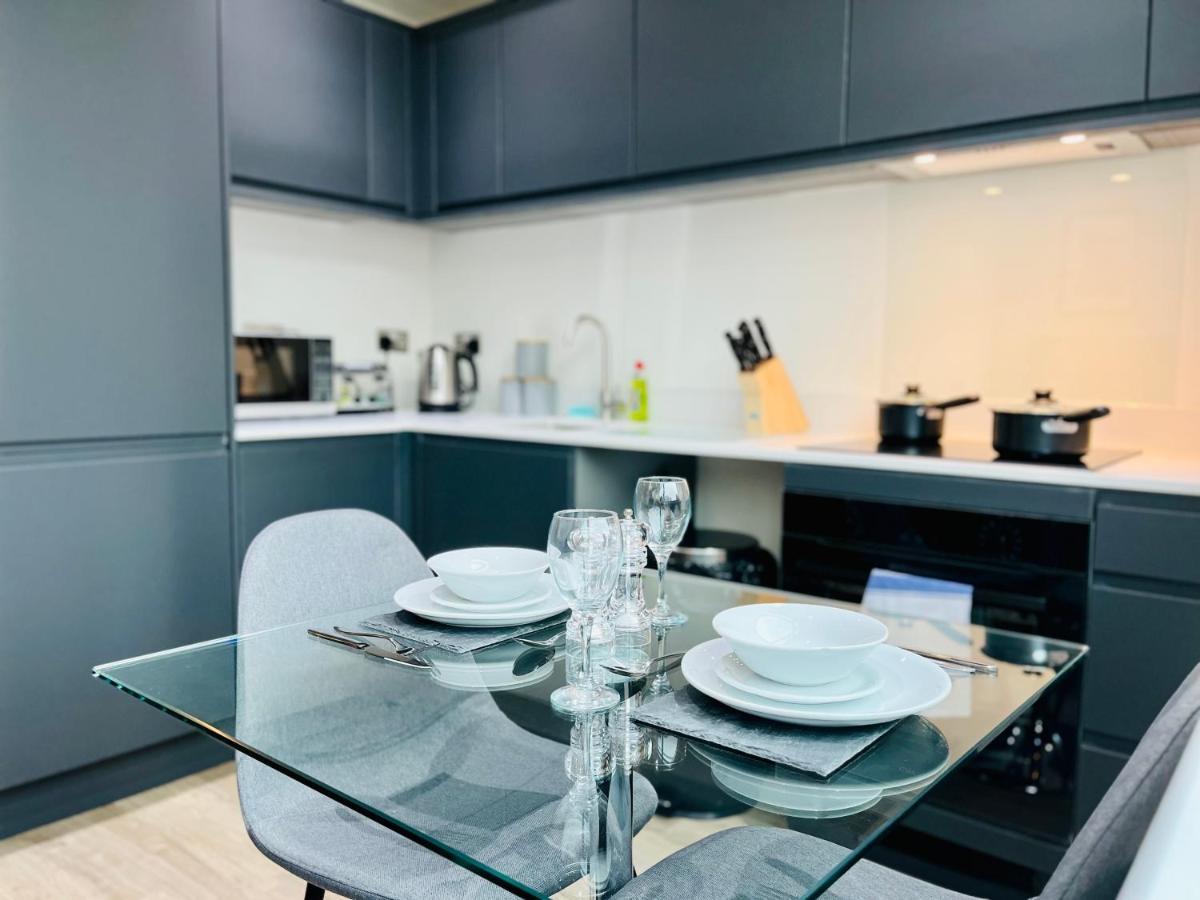 Stylish Studio Apartment Near To Old Trafford Stadium Манчестър Екстериор снимка