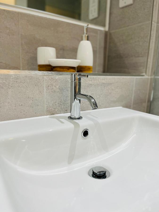 Stylish Studio Apartment Near To Old Trafford Stadium Манчестър Екстериор снимка